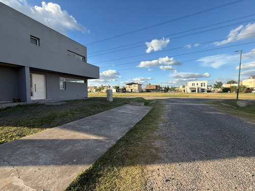 Venta De Casa Cuatro Ambientes En Laguna Azul
