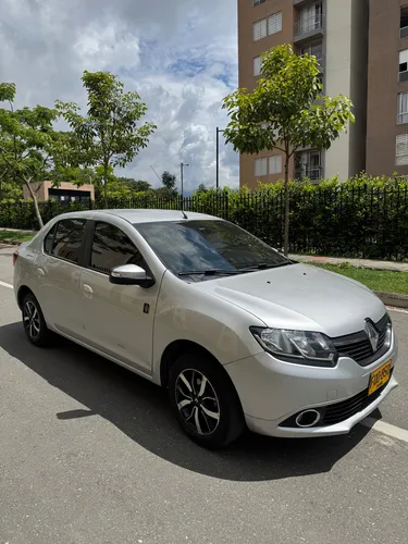 Renault Logan 1.6 Privilege / Intens