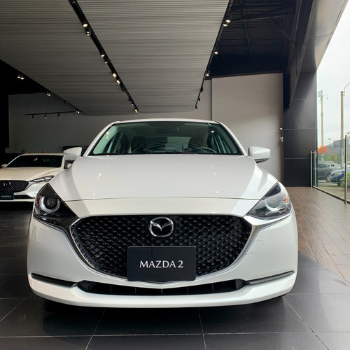 Imagen 2 de 12 de Mazda 2 Touring Sedan Blanco Automatico