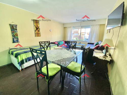 Monoambiente Con Cocina Definida Y Cochera En Península, En Venta
