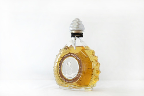 Ley .925 Premium Tequila Añejo Con Estuche | 750 Ml