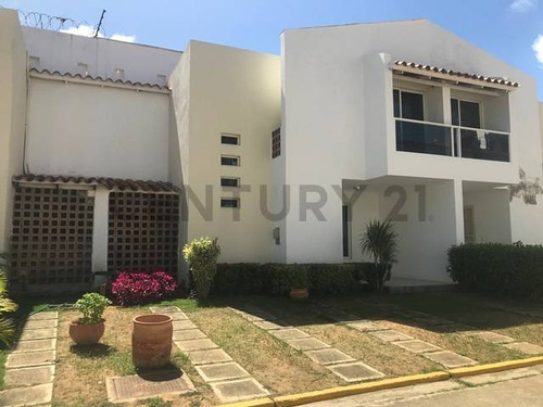 Town House En Pampatar