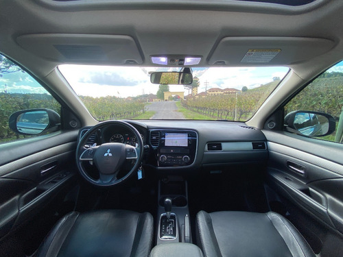 Imagem 5 de 15 de Mitsubishi Outlander 3.0 V6 Gt 4x4 7 Lugares - 2015