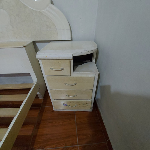 Juego De Dormitorio (cama 2 Plazas + Cómoda + Mesa De Noche) (Usado)
