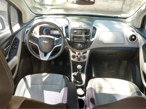 Chevrolet Tracker Ltz 4x2 2016 50.000 Km Gris Plata 5 P