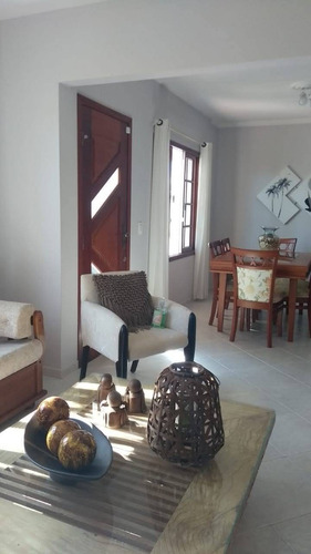 Casa 03 Dormitórios Sendo 01 Suíte No Bairro Carianos Em Florianópolis - 4029