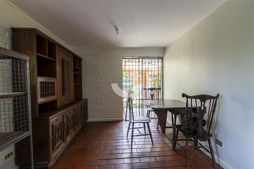 Casa En Venta De 4 Dorm. En Las Condes