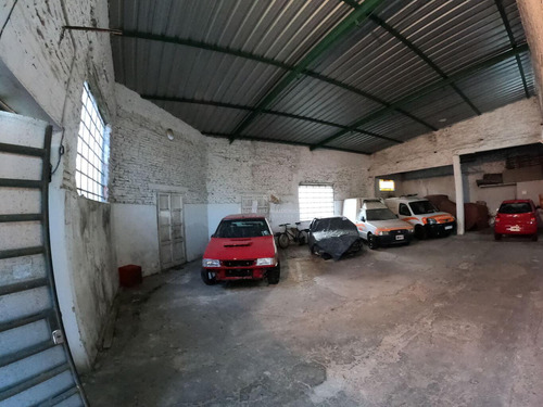 Oportunidad En Quilmes - Galpón En Esquina, Ideal Para Depósito O Emprendimientos Logísticos