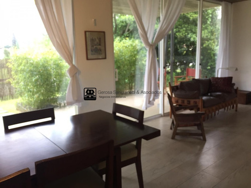 Moderna Casa En Pinares, Ubicada A 3 Cuadras Del Mar- Ref: 1329