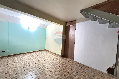 5 Dormitorios 3 Pisos Más Subterráneo Condominio