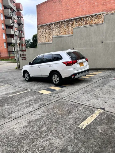 Outlander 4x4 Lx 7 Puestos