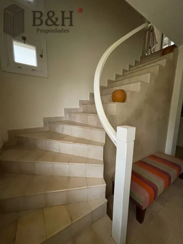 Casa En Barrio Privado!! Alquiler Anual Y Venta