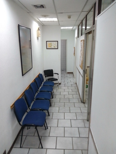 Imagen 3 de 14 de Local Comercial Cc Arta Chacaito, 3 Cubiculos + 1 Baño Para Odontologìa Y/o Profesionales De La Salud.