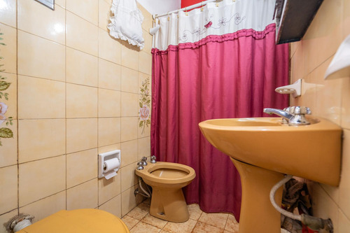 Venta Ph Tres Ambientes Parque Chacabuco. Independiente. Sin Expensas