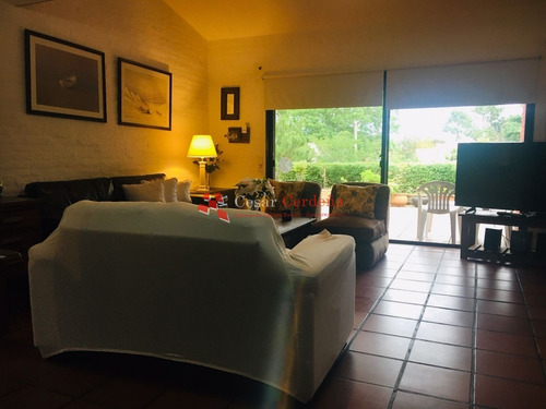Excelente Casa En Venta - Zona Residencial De Colegios- Ref: 1366