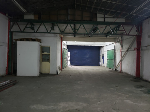 Imagen 4 de 14 de Venta De Bodega Sobre Rio Consulado