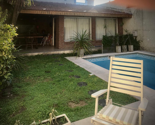 Imagen 8 de 10 de Amplio Chalet Con Jardin, Pileta, Parrilla, En Florida