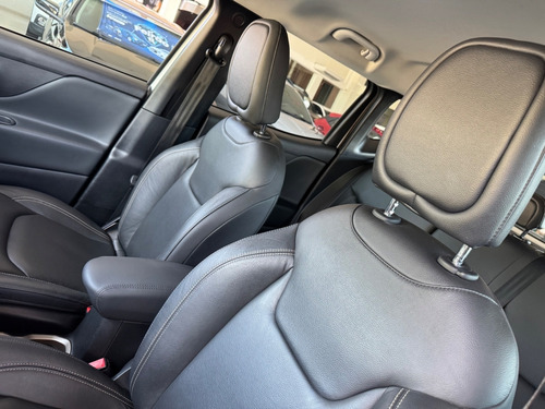 Jeep Renegade 1.8 16V FLEX LONGITUDE 4P AUTOMÁTICO