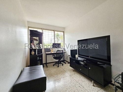 V Preciosa Casa En Venta En Lomas De Chuao, Con Anexo!