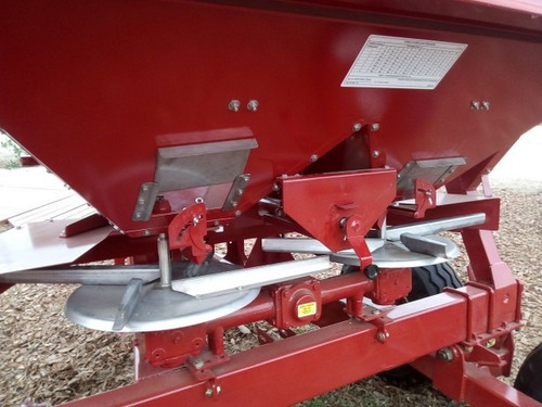 Fertilizadora De Arrastre Doble Plato 3000 Kg. Nueva Syra