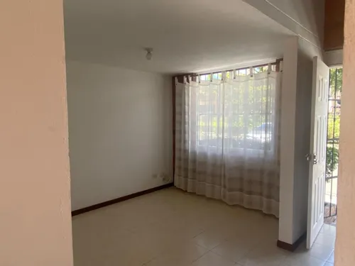Casa En Venta En Jardines De La Católica. Cod V11893