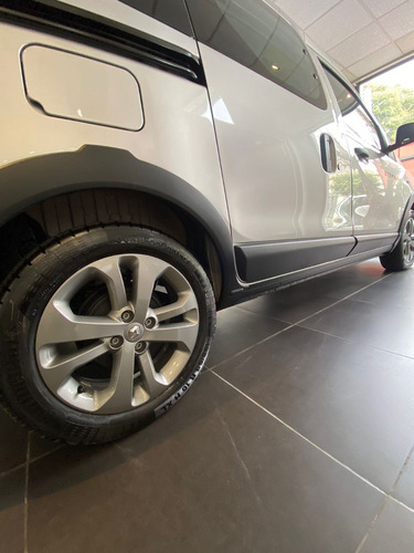 Renault Kangoo Stepway - Tres Formas De Retiro (rr)