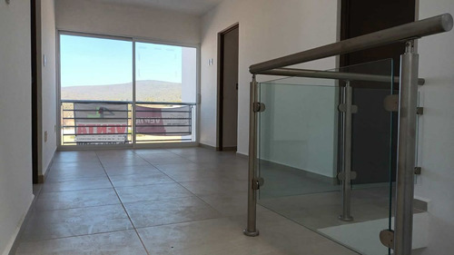 Se Vende Casa En El Encino, Pasillo Lateral, Estudio O 4ta Rec En Pb, Lujo