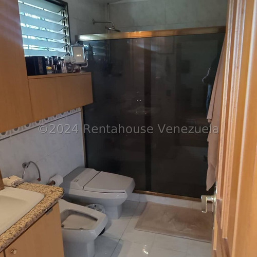 Ss: Vende Casa 24-13892 En Cumbres De Curumo De 832 M2. De 5h/7b/4pe