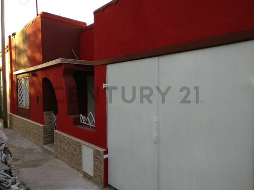 En Venta - Hermosa Casa 2 Dormitorios - Cañada De Gomez