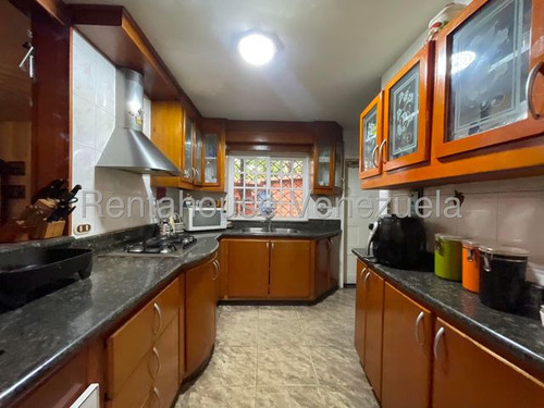 Town House En Venta En Urb. Privada Maracay 25-16988 Holder