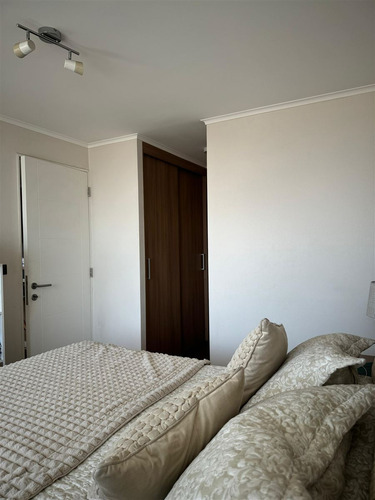Depto En Arriendo De 1 Dorm, Con Estacionamiento. San Miguel