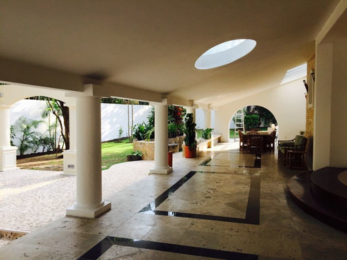 Imagen 2 de 11 de Se Vende Casa En El Country Club Chacao