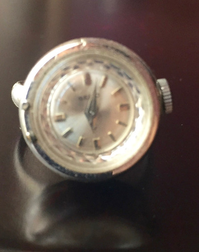 Reloj Análogo De Cuerda En Anillo Ajustable Color Plata