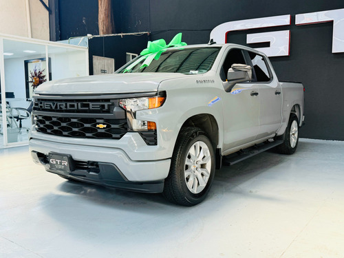 Chevrolet Silverado Custom 2025