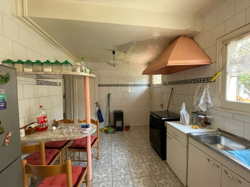 Amplia Casa De 4 Dormitorios Plaza Ñuñoa, Metro Chileespaña