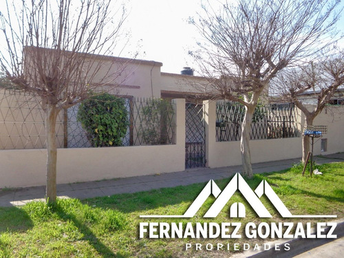 Venta Casa De 3 Ambientes Con Amplio Patio Y Galpón