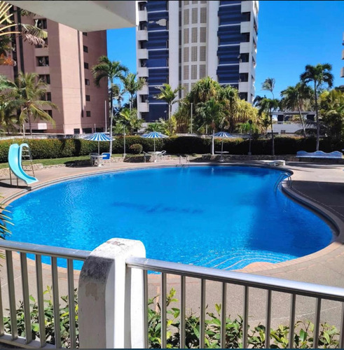 Apartamento Vacacional En La Guaira Con Piscina Frente A La Playa