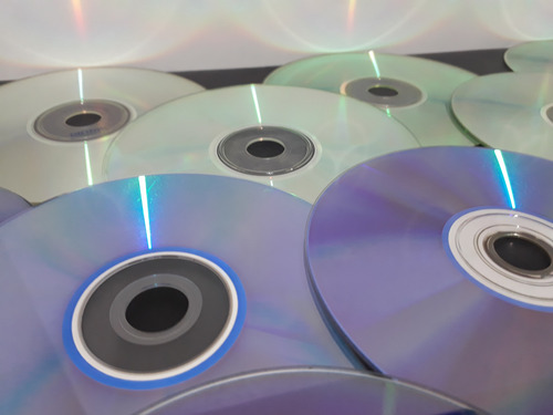 Lote Com 25 Cds + 25 Dvds Para Aratesanato Ou Decoração (Usado)