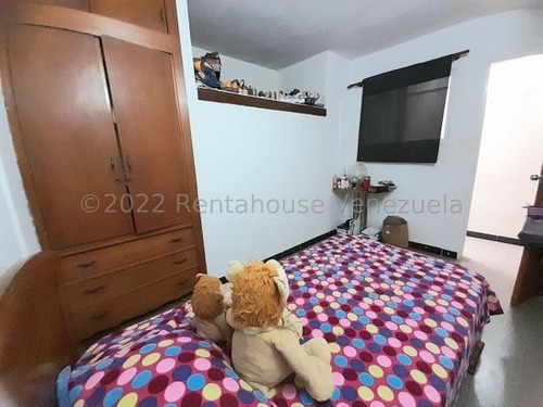 Imagen 21 de 30 de * Casas En Venta * En Avenida Libertador Barquisimeto , Lara Codigo # 23-6028 Mas Informacion :: 412 - 1498654 , Katty Vasquez Rentahouse Co.