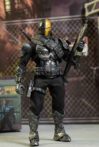 Mezco One :12 Deathstroke Px