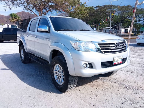 Imagen 2 de 8 de Toyota Hilux Kavak Blindada
