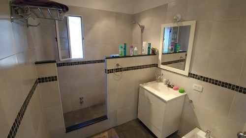 Imagen 19 de 22 de Excelente Chalet En 2 Plantas Reciclado Con Jardin Y Pileta. Precio Actualizado!!!!!!!