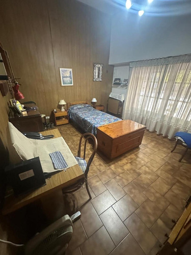 Casa Con Garage Sobre Avenida En Venta!!!