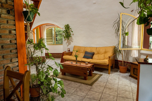 Casa C/departamento En Sta. Isabel, Zona Uritorco