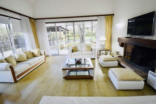 Casa En Venta De 4 Dormitorios En Lugano