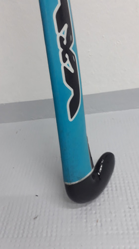 Palo De Hockey Tk 32 . Madera Reforzada Agua 32 " (Usado)