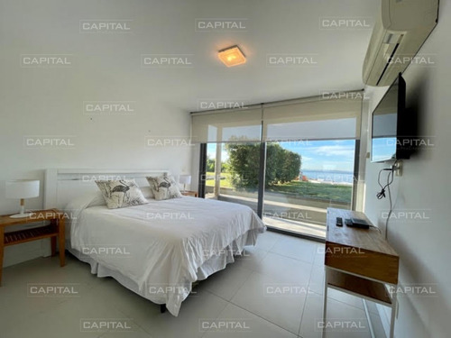 Oportunidad Apartamento En Venta De Dos Dormitorios Con Jardín De Uso Exclusivo En Punta Ballena- Ref: 31068