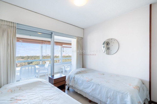 Imagen 21 de 30 de Venta Apartamento Dos Dormitorios En Torre Punta Del Este