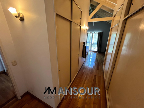 Amplio Chalet Sobre 660m2 De Terreno Permuta Castelar