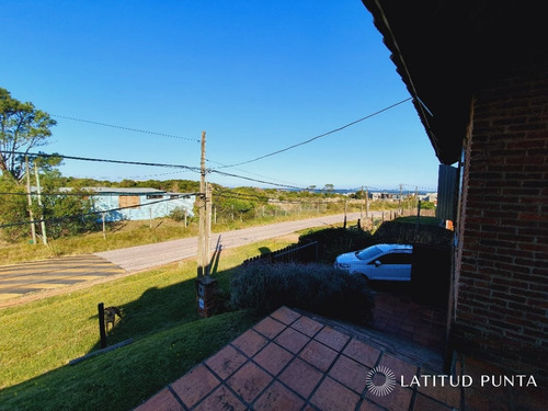 Casa En Manantiales- Ref: 1398